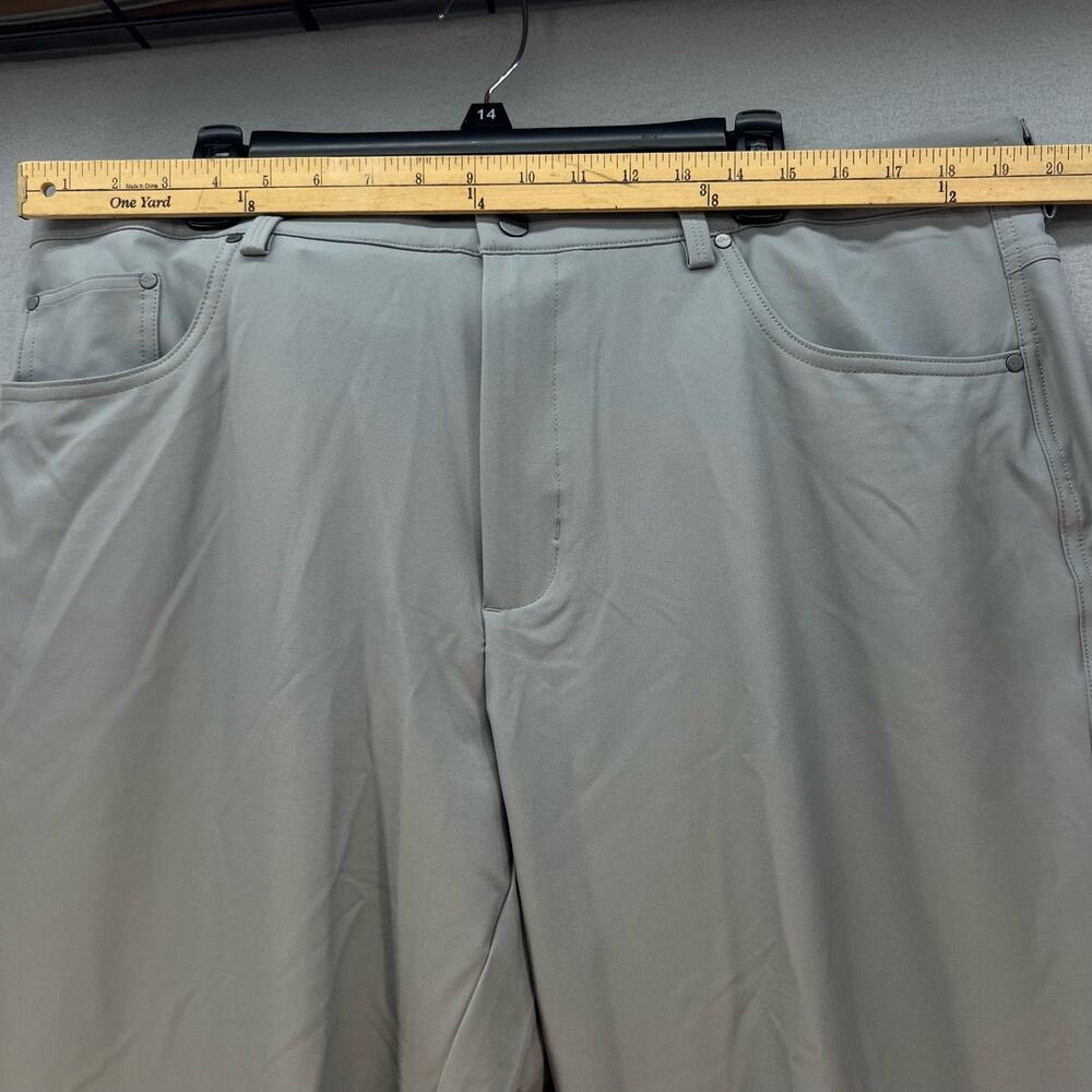 NWT Greg Norman Golf Pant Men's 40x30 Grey Ultimate Stretch Straight Leg - Picture 2 of 15